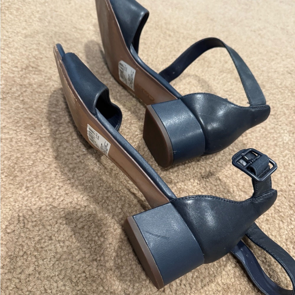 Clarks Navy Leather Sandals - Picture 2 of 4
